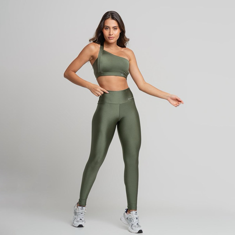 Conjunto Fitness Gladiadora – Alta Sustentação, Brilho Premium e Proteção UV50+ para Seus Treinos